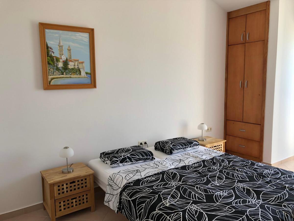 Apartments Delfini Sveti Filip i Jakov Exteriör bild